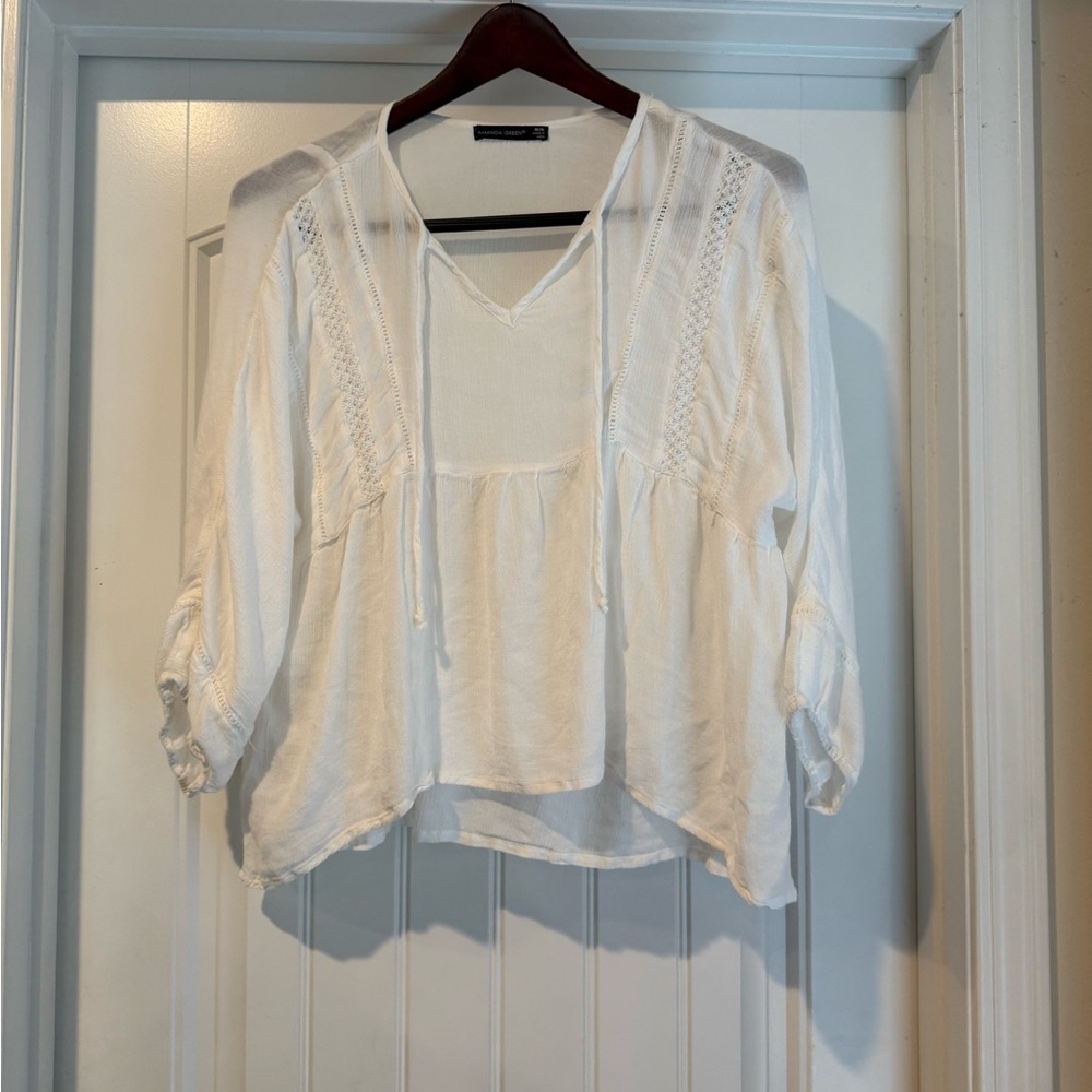💚5 for $25 💚Chic White Blouse with Lace Details